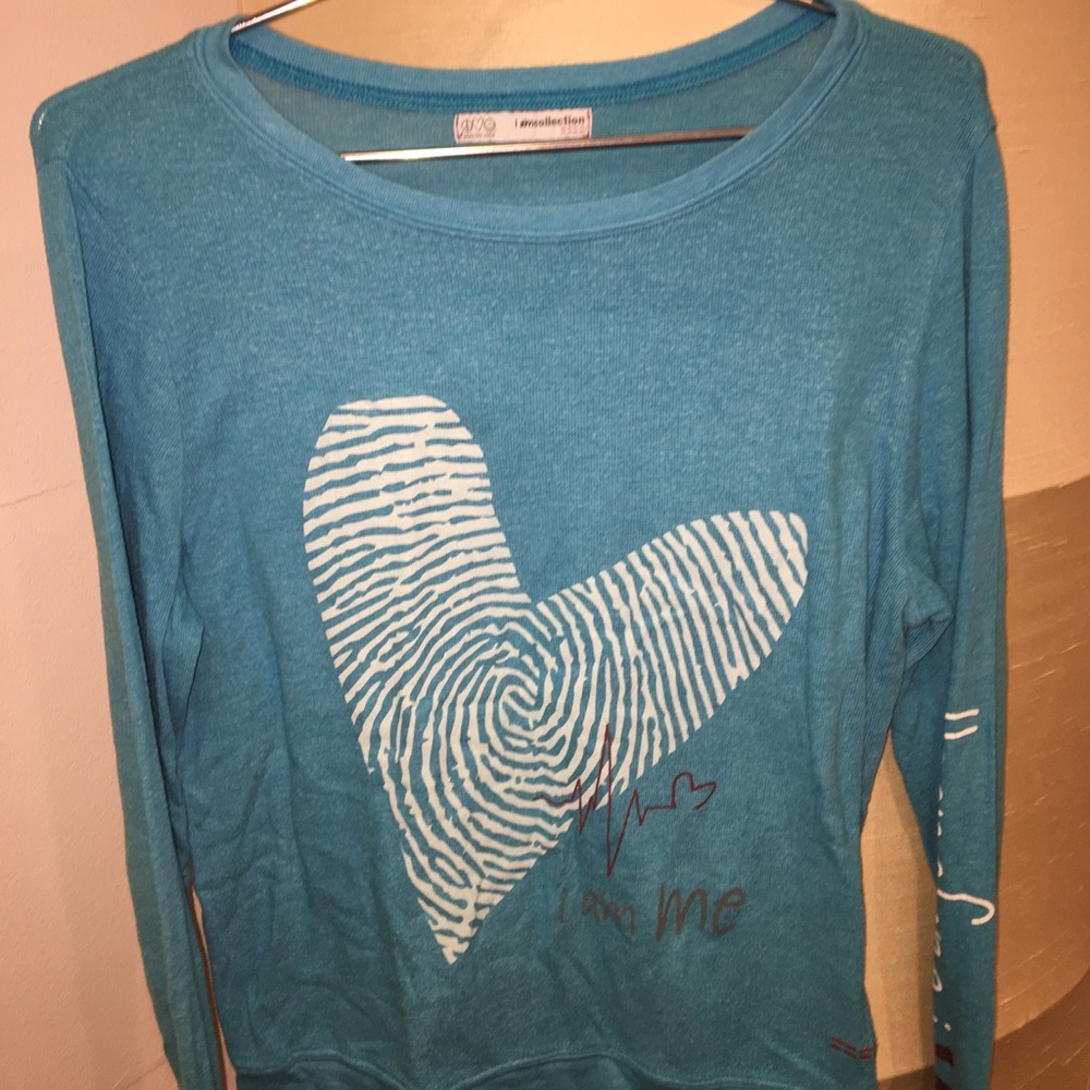 Light Blue Scoop Neck Sweater With a Design